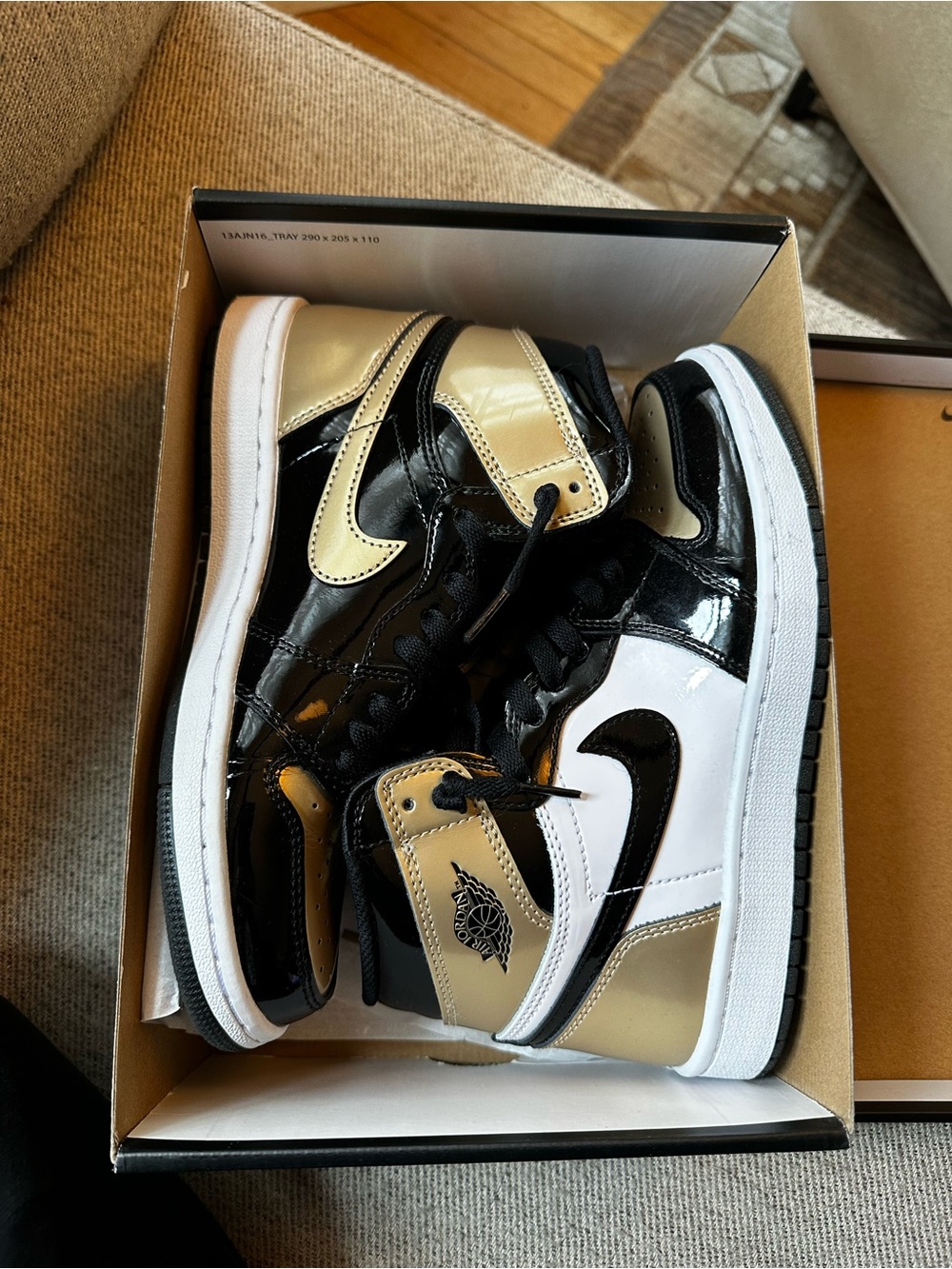 Jordan Hi Retro - Reverse Black White Gold